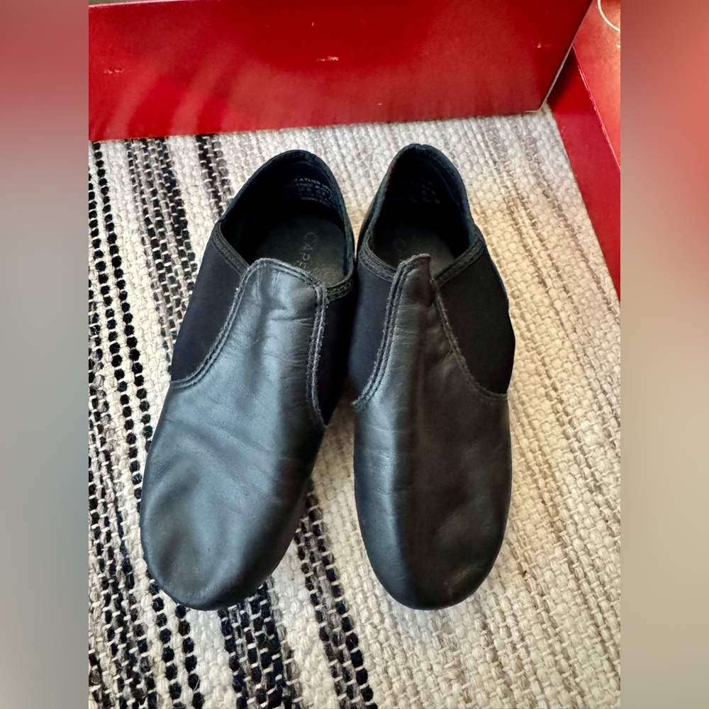 CAPEZIO Women's E Series Jazz Slip-on Shoe Size 7